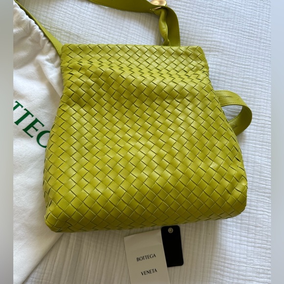 Bottega Veneta Nappa Intrecciato The Fold Crossbody in Kiwi - Picture 10 of 15